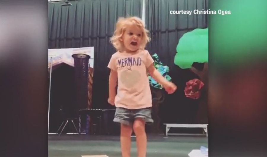 Toddler goes viral with her alphabet song rendition_208445