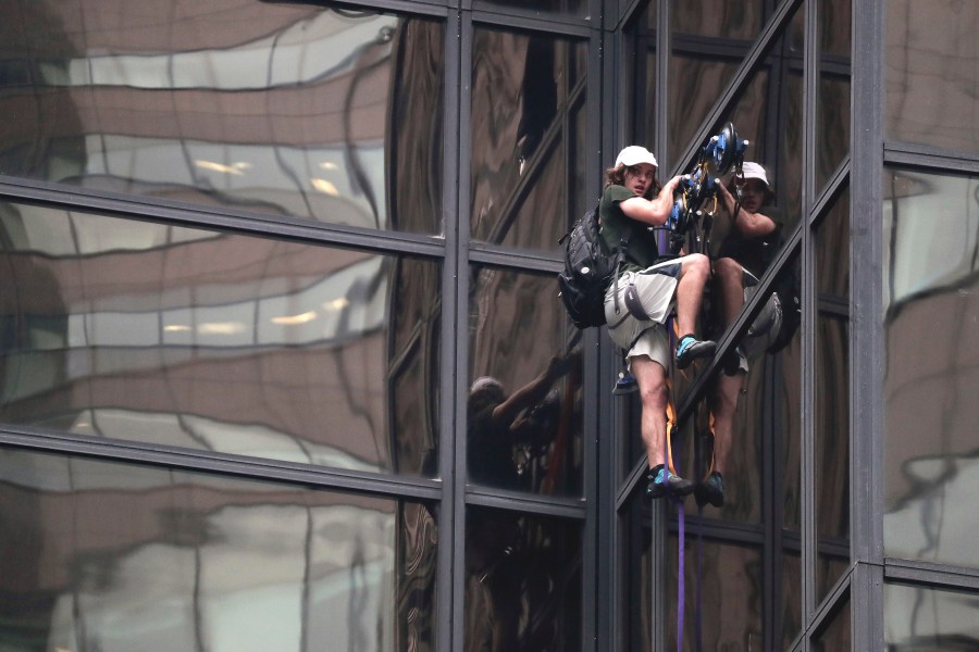 Trump Tower Climber_191928