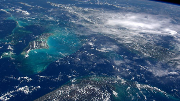 Beautiful scenery from space to round out the week! Astronaut Jeff Williams shared this amazing image of the coral reefs of the Bahamas and Florida Keys.  Image from ISS on Instagram