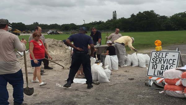 R-MANATEE-SANDBAGSWeb_Bkg_T_210492