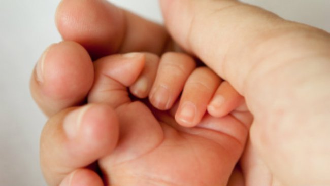 istock_baby-hand-big_256395